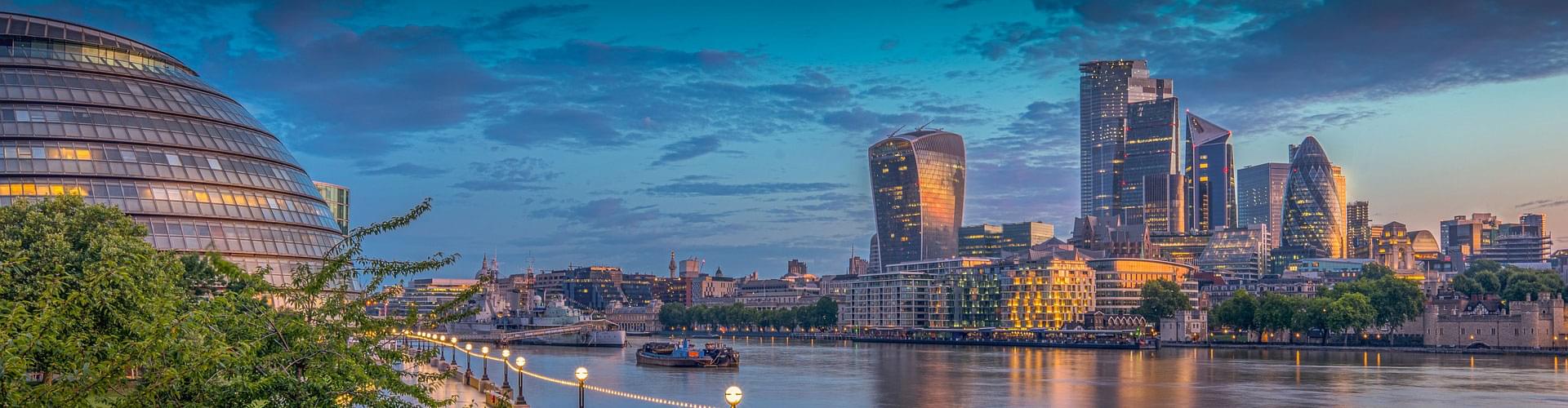 historical heritage meets modern elegance, sustainable luxury: green trends in London property, smart homes and cutting-edge technologies, art-inspired interiors in luxury properties, wellness-centric living and exclusive amenities